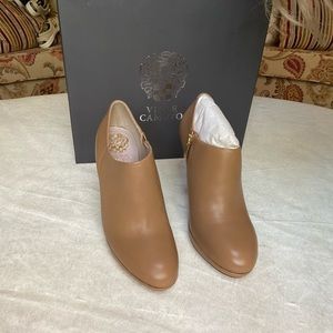 New Vince Camuto booties SZ 6